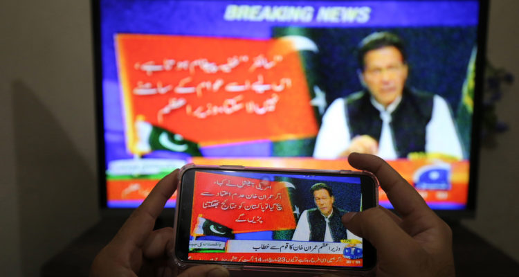 Destituyen a primer ministro de Pakistán tras moción de censura