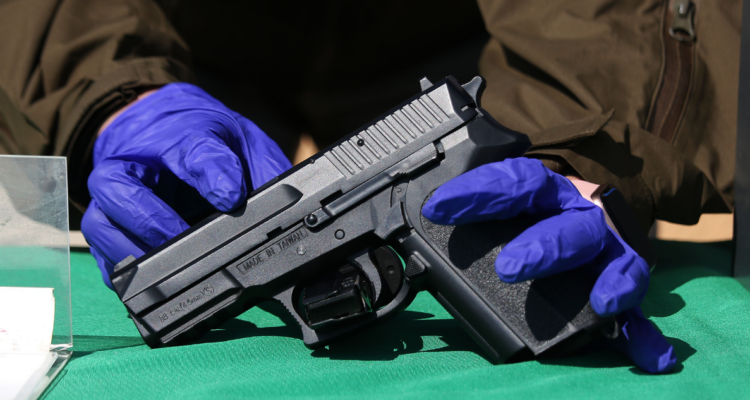 Hombre quedó detenido por porte de revólver listo para disparar en Los Ángeles