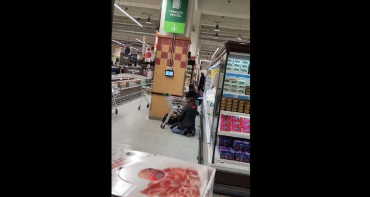 Delincuente disparó un arma al interior de supermercado en Valparaíso generando temor en clientes