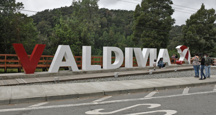 Alcaldes piden claridad por posible exclusión de doble vía en acceso a Valdivia de licitación.