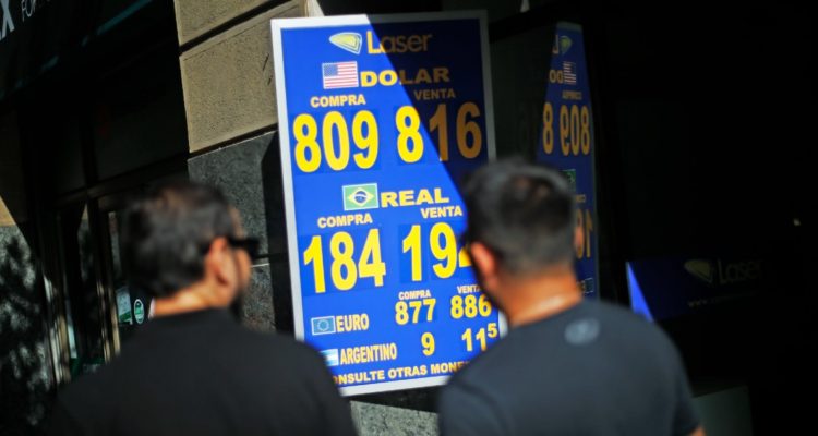 Dólar cae $10 en apertura y sus fluctuaciones penden de inflación en EEUU y 5to retiro a nivel local