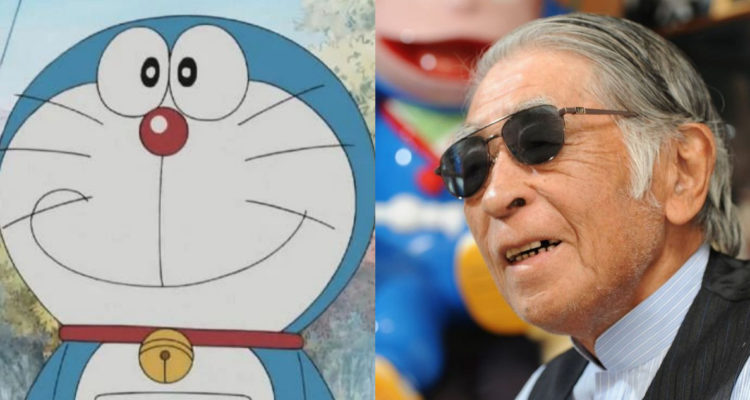 El personaje Doraemon y Motoo Abiko con gafas de sol.