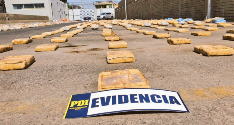Casi una tonelada de droga decomisada en Arica.