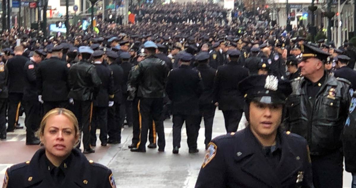 EEUU exoneran a dos policías investigador por herir a un anciano durante protesta en NY
