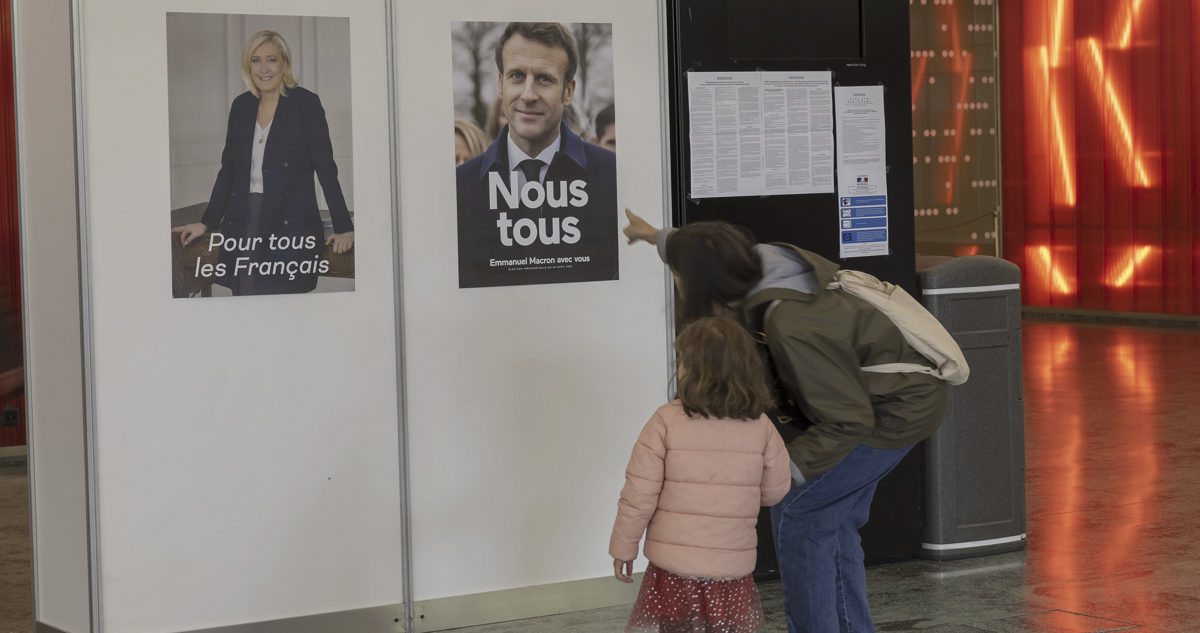 Francia vota entre el miedo a Le Pen y la decepción con Macron