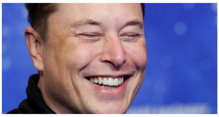Elon Musk sonriendo