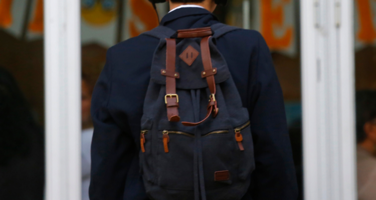 Retiran de colegio a menor en Villa Alemana tras agresiones por su condición sexual.