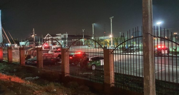 Foto del exterior del recinto tras la llegada de Carabineros.