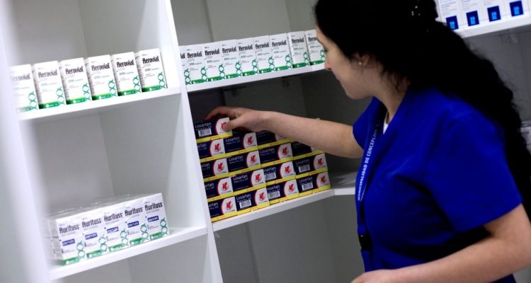 Farmacia y laboratorio municipal en Valdivia