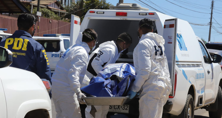 Formalizan a mujer acusada de cobrar pensión de su madre: estuvo más de 5 años muerta en su casa