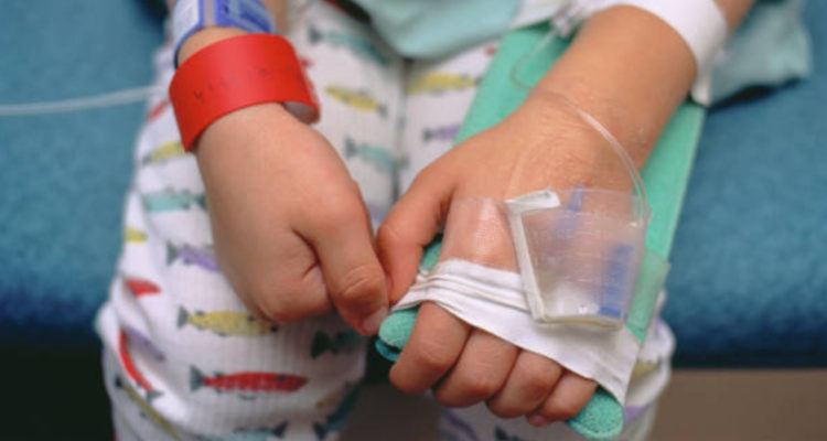 niño-ingiere-monster-energy