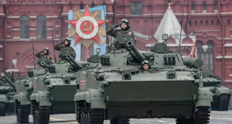 Soldados rusos en una parada militar en Moscú.