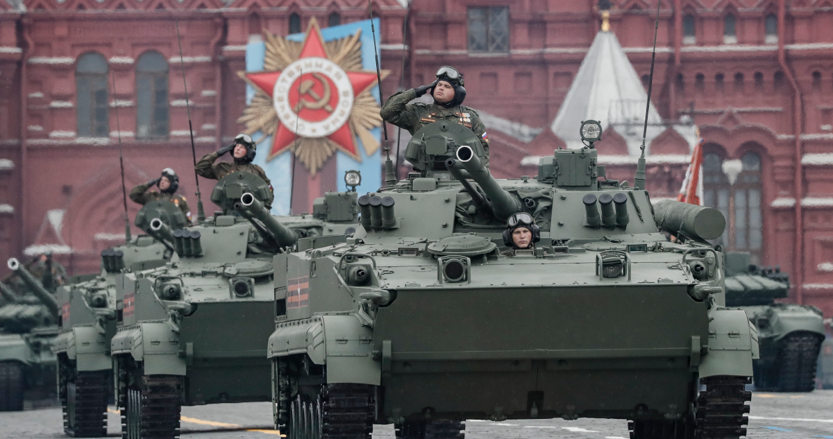 Soldados rusos en una parada militar en Moscú.