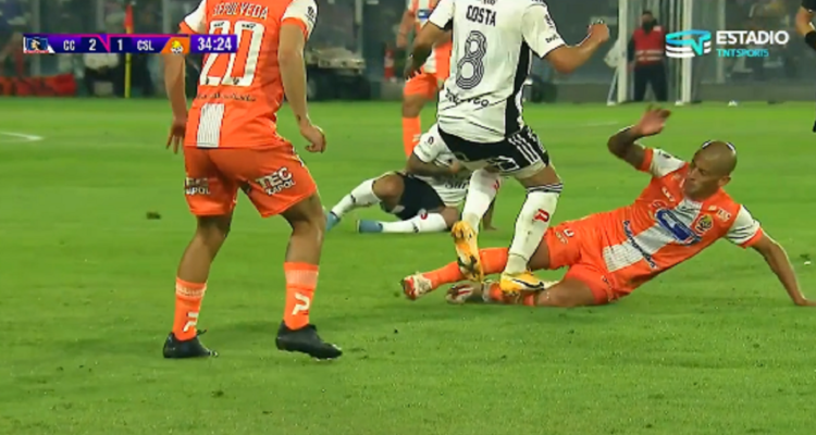 Gabriel Costa fue expulsado ante Cobresal.