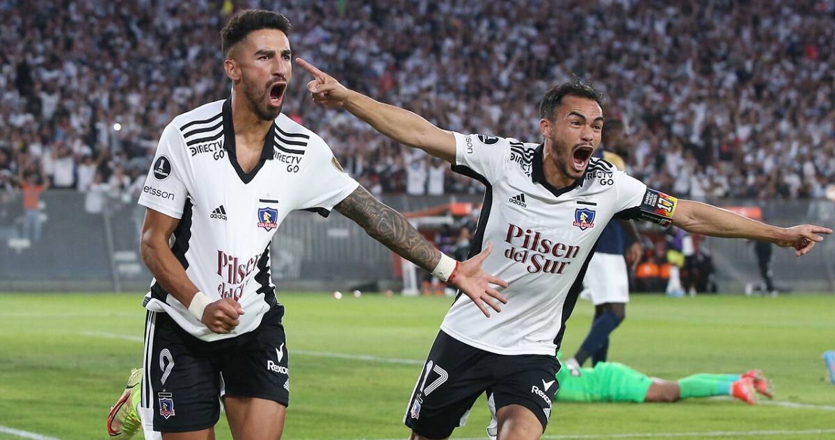 Gabriel Suazo (D) celebrando ante Alianza Lima.