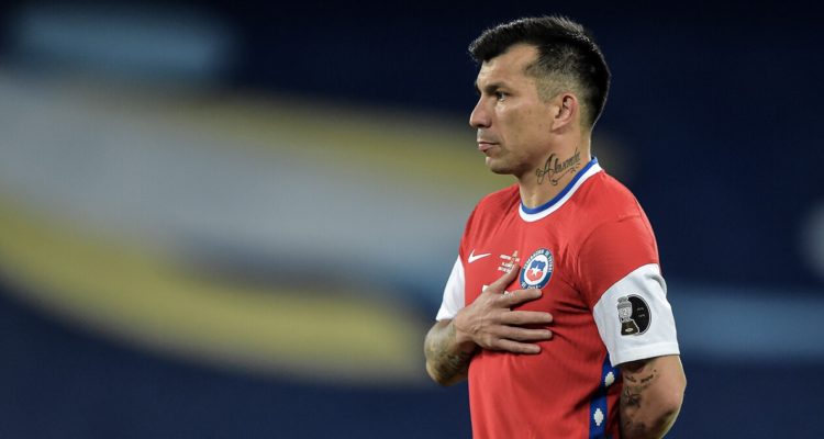 Gary Medel tendría listo su retorno a Universidad Católica.