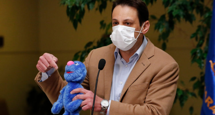 Diputado Rivas compara a presidente Boric con Archibaldo: “Hasta este mono podría gobernar mejor”