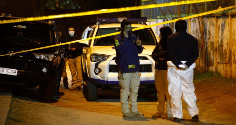 Asesinan a hombre en Concepción: dispararon a su casa desde auto en movimiento