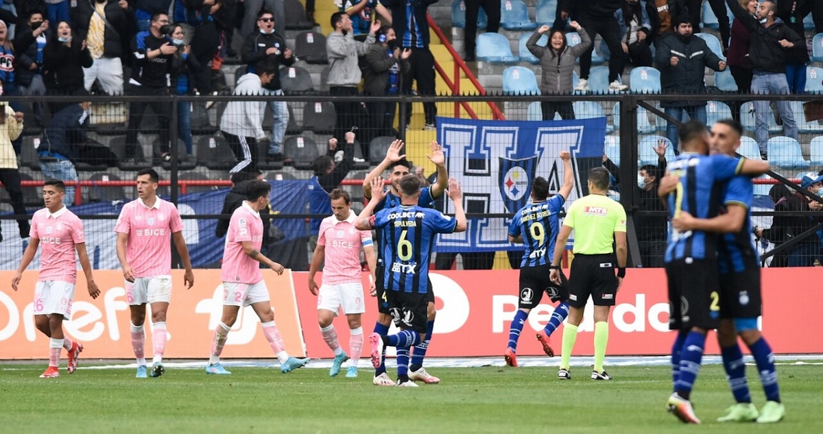 Huachipato venció a Universidad Católica.
