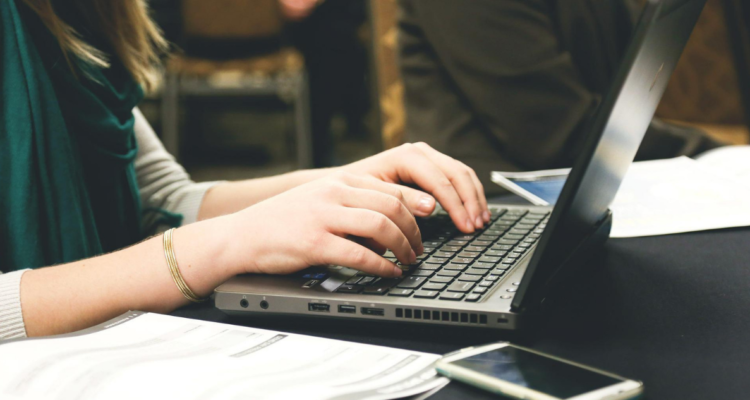 impactar en quienes trabajan en la adversidad