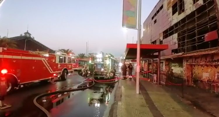 Tienda abandonada volvió a sufrir incendio en la capital: quedó con riesgo de derrumbe