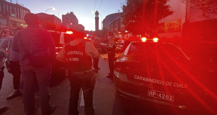 Investigan muerte de persona afuera de supermercado en Valparaíso: habría sido apuñalada