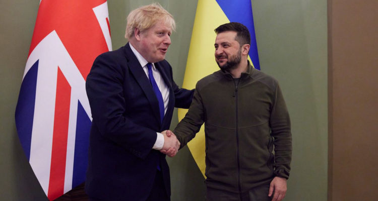 Johnson se reúne con Zelenski en Kiev en una visita no anunciada