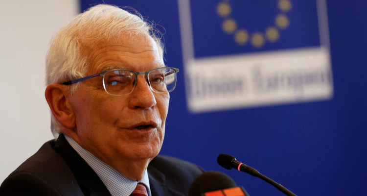 Josep Borrell dice que la UE no pagará gas ruso en rublos y no descarta un embargo de hidrocarburos