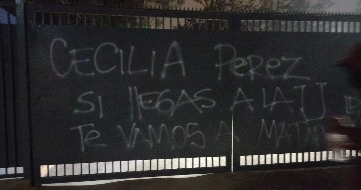 La U: vandalizan el CDA en previa de junta de accionistas.