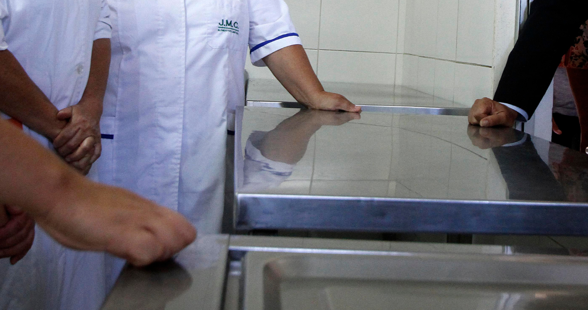 Manipuladoras de alimentos en Osorno deponen paro.