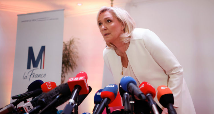 Marine Le Pen en rueda de prensa.