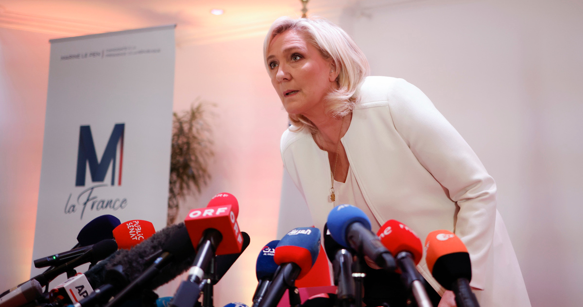 Marine Le Pen en rueda de prensa.