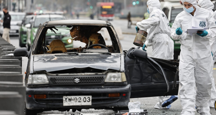 Familia de Mario Carrión explica qué lo llevó a inmolarse frente a La Moneda.