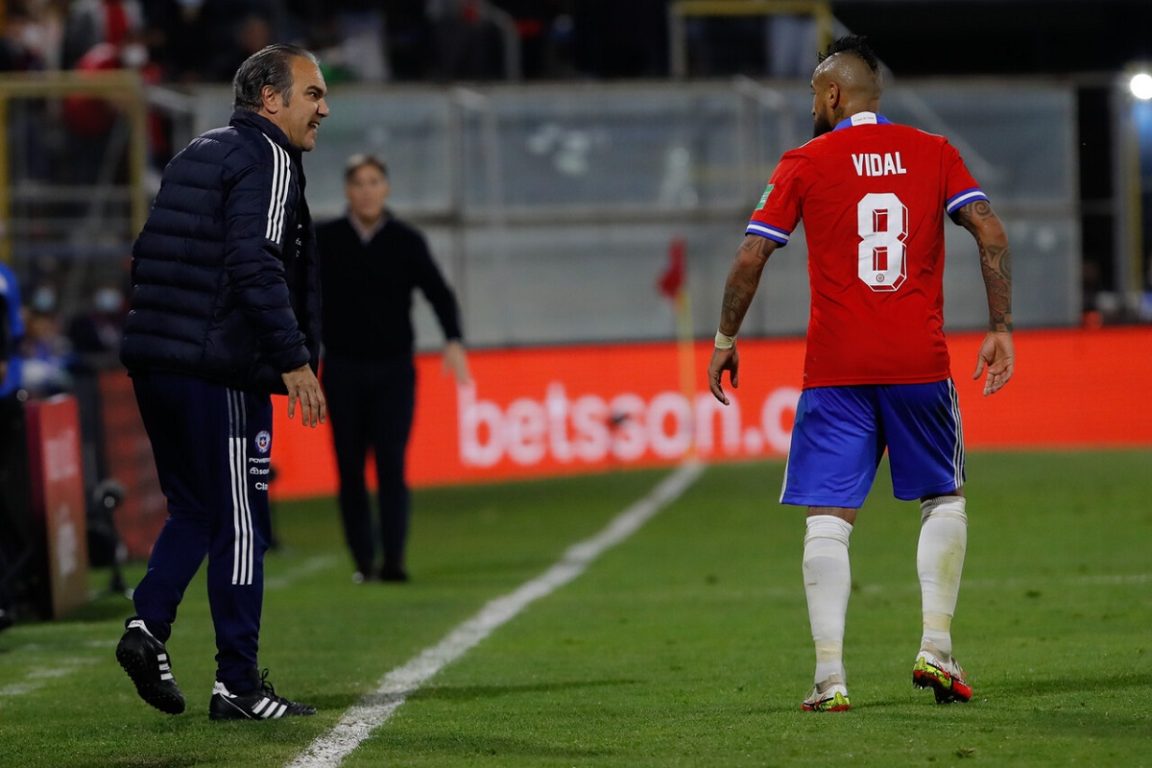 Martín Lasarte y Arturo Vidal.