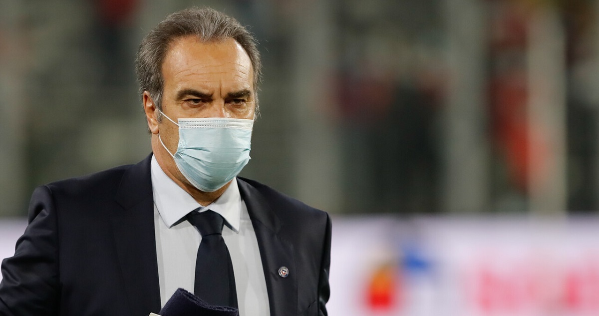 Martín Lasarte dirigiendo a La Roja.