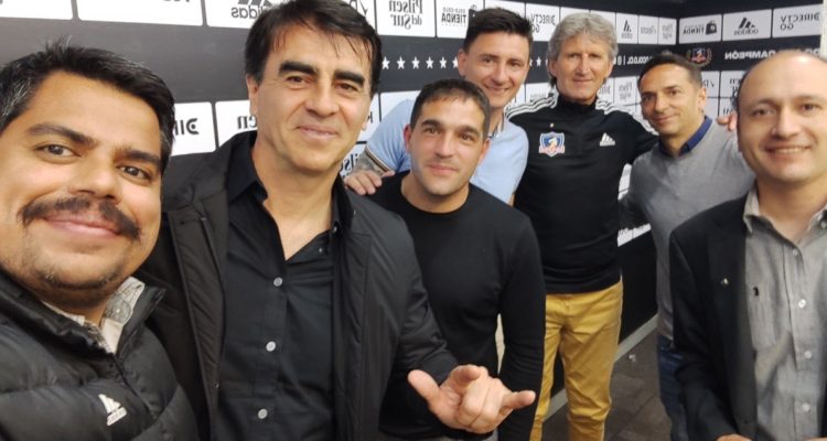 Edison Marchant junto a cuerpo técnico y directiva de Colo Colo