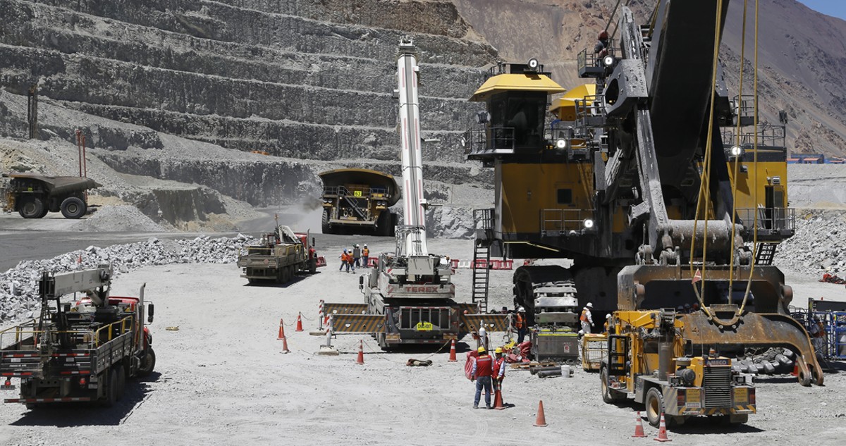 Minera de Grupo Luksic reporta menor producción por sequía y confirma construcción de desalinizadora