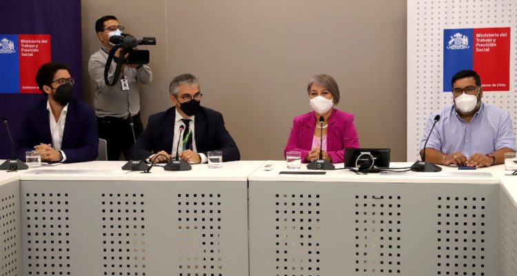 Gobierno inició las primeras negociaciones con la CUT por reajuste al salario mínimo