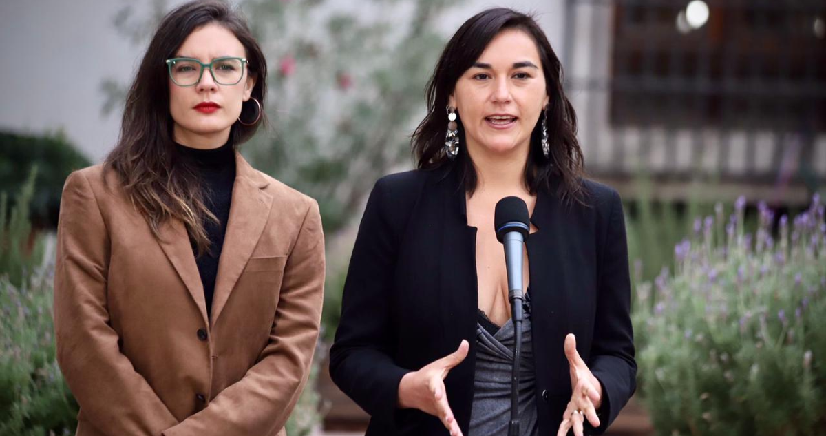 Ministra Izkia Siches en punto de prensa junto a su par Camila Vallejo.
