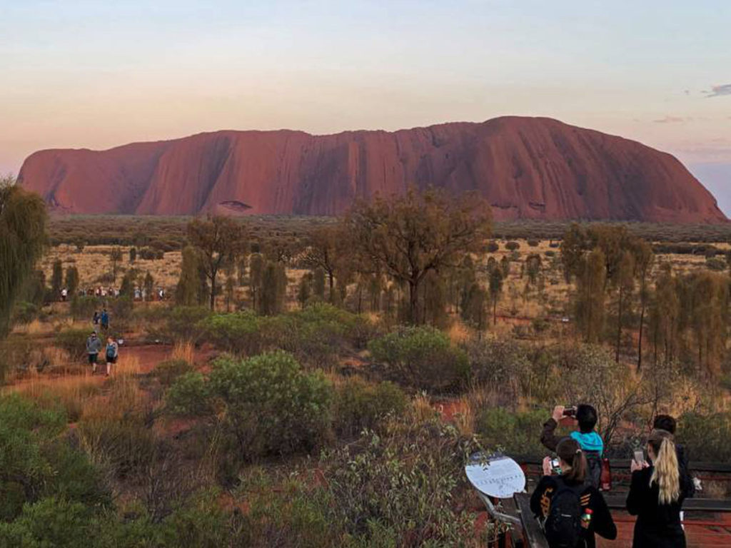 Monolito Uluru, en Australia: se prohibió su acceso al público en 2019.