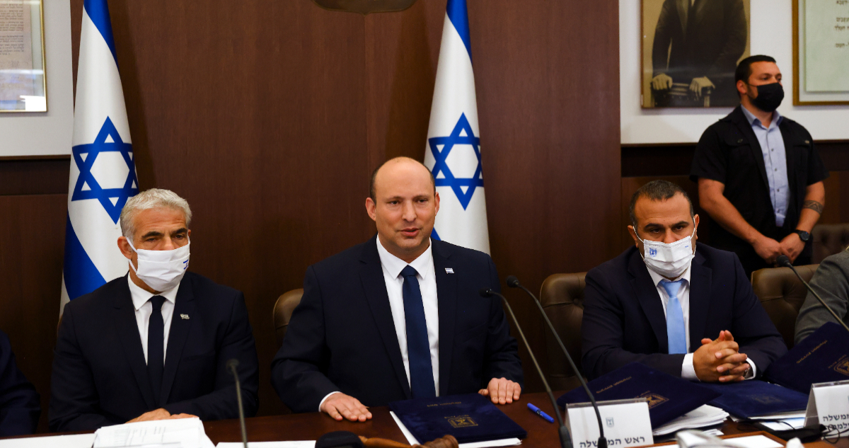 Naftali Bennet lucha por mantener en pie el gobierno israelí en medio de tensiones en Jerusalén