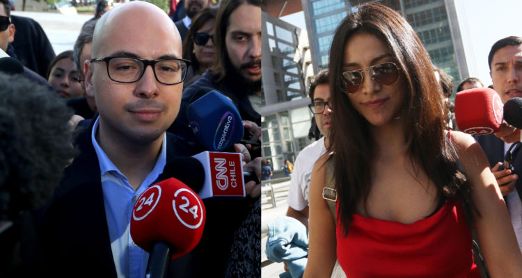 El director Nicolás López y la actriz Loreto Aravena en las afueras de la Fiscalía, luego de que el cineasta fuera formalizado.