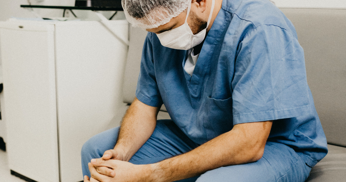 médico sentado