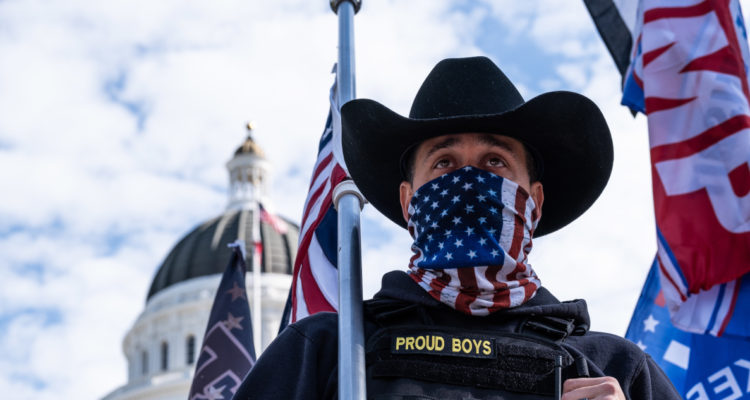 Un integrante de los Proud Boys en el Capitolio, el día del asalto.