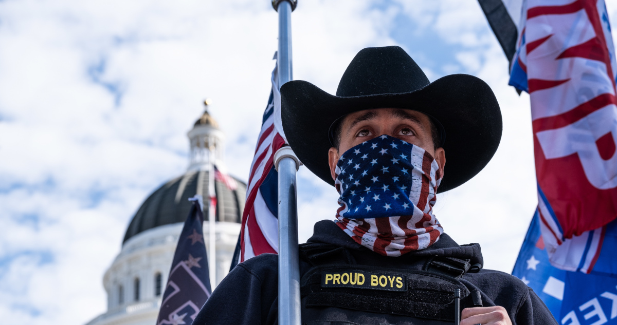 Un integrante de los Proud Boys en el Capitolio, el día del asalto.