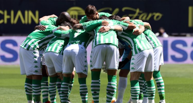 El súper Betis de Pellegrini recibe al Elche por La Liga buscando ganar ...
