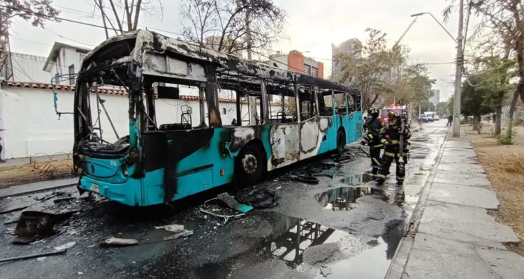 “Estamos todos amenazados”: rector del INBA acusa intervención externa en protesta y quema de bus