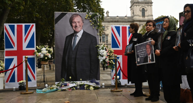 Memorial en honor al diputado asesinado David Amess.