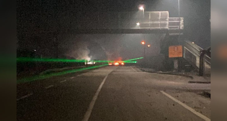 Reportan corte de la Ruta 5 Sur en comuna de Los Lagos con barricadas incendiarias