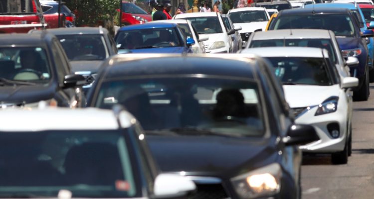 Restricción vehicular en Santiago regresa la próxima semana: revisa el calendario